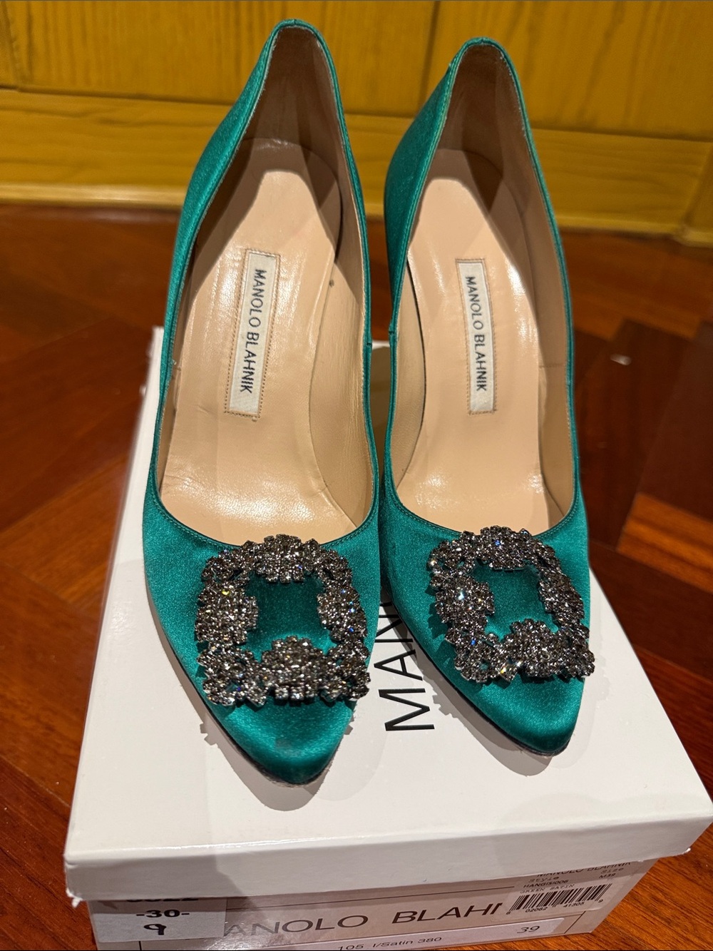 Manolo Blahnik Green Satin Hangisi Pumps size 39